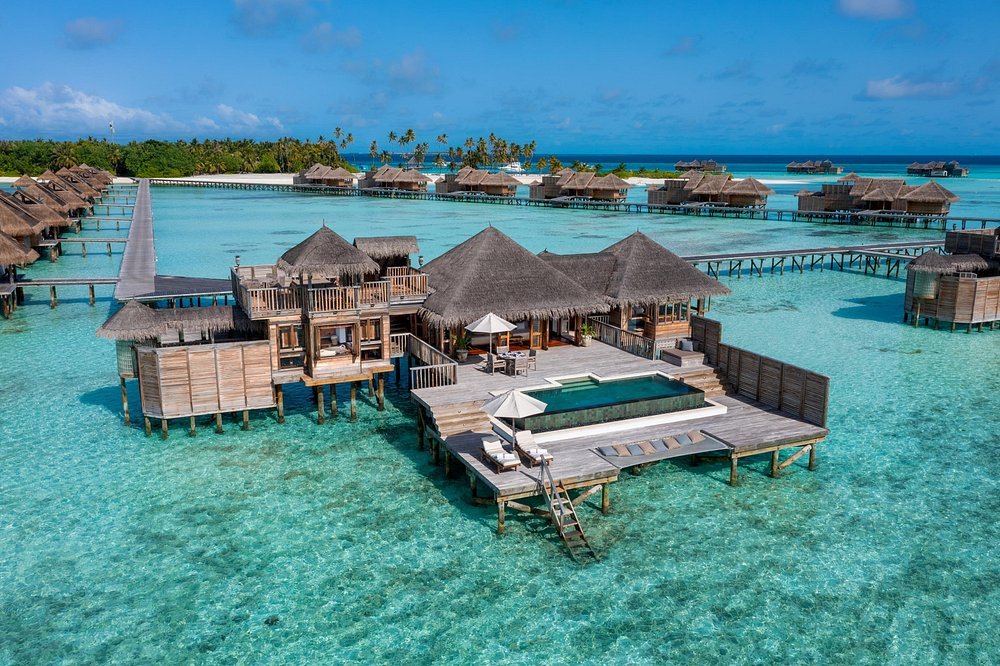 Gili_Lankanfushi_residence-with-pool-exterior