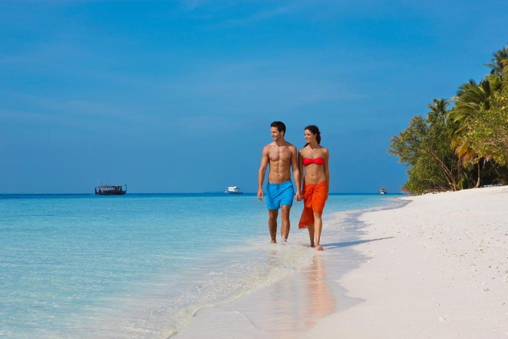 Vilamendhoo Island Resort & Spa Review