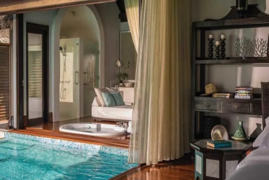 anantara_kihavah_sunsetoverwaterpoolvilla_2_726x392 (Custom)