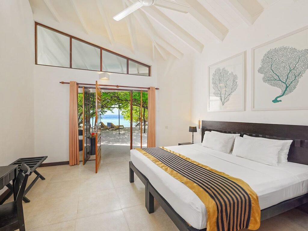 Luxury vs Budget Maldives Resorts