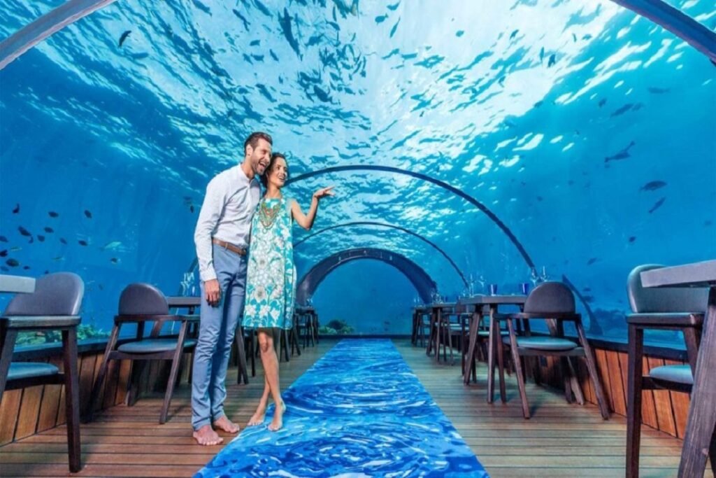 Hurawalhi_Island Resort_underwater-restaurant (Custom) Hurawalhi Island Resort