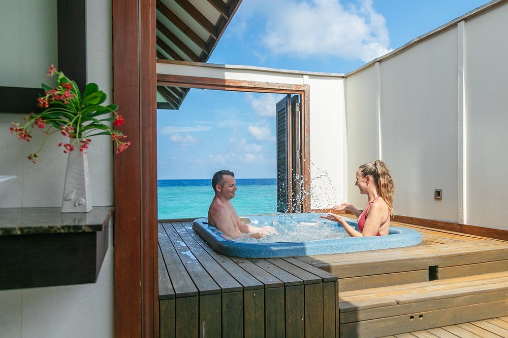 jacuzzi-water-villa-sunrise Veligandu Maldives Resort Island